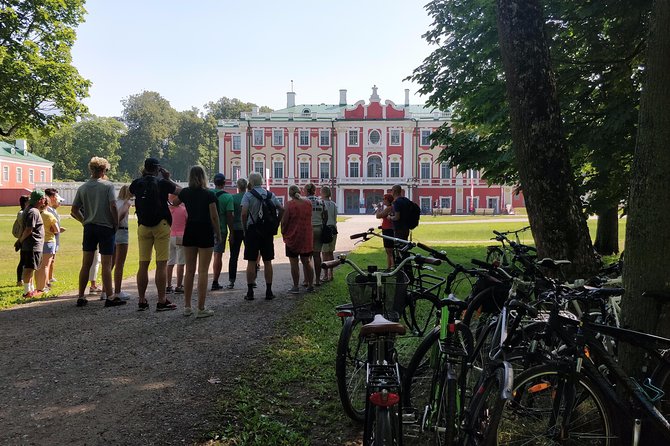 Tallinn Bicycle Sightseeing Tour - Tour Languages and Customization