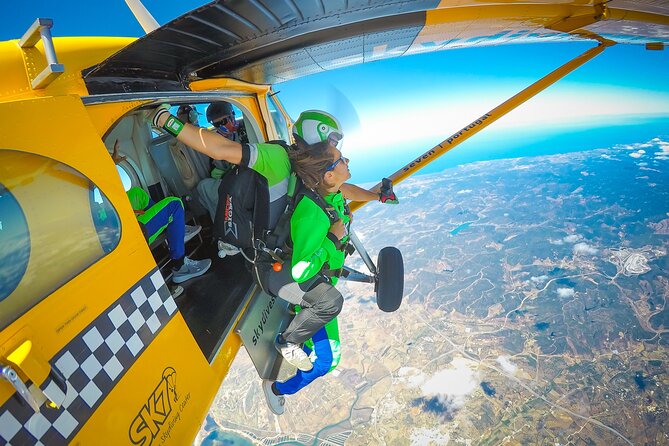 Tandem Skydiving Algarve 10.000ft — 3500m - Booking and Contact