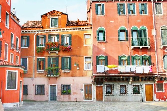 Tasty Street Food Tour of Venice City Center With Cicchetti & Local Specialties - Exploring Rialto Market