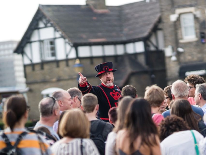 Tower of London: Opening Ceremony, Crown Jewels & Beefeaters - Small Group Experience