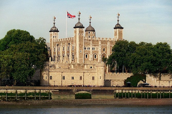 Tower of London Tour With a Beefeater Private Meet & Greet - Visitor Experiences