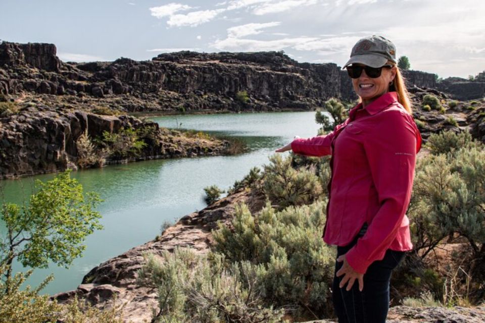 Twin Falls: Dierkes Lake Hike & Shoshone Falls Guided Tour - Snake River Canyon