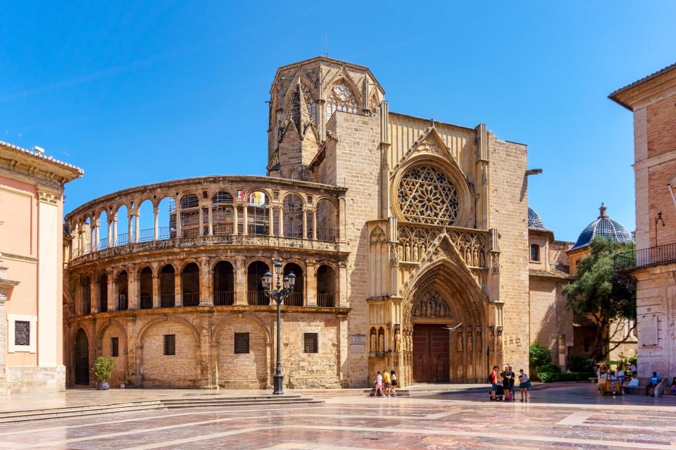 Valencia Unveiled: A Walking Tour Through Time - The Heart of the City: Plaza De Lajuntament