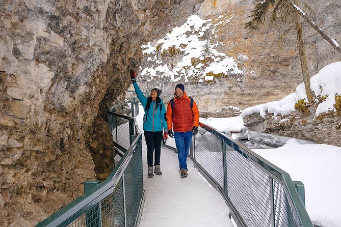 Winter Ice Walk in Johnston Canyon + Lake Minnewanka Day Trip - Transportation and Guides