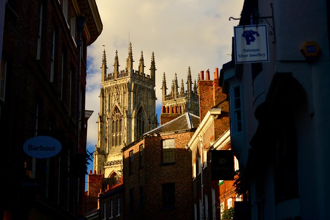 York Small-Group Evening Walking Tour With Guide - Group Size and Capacity