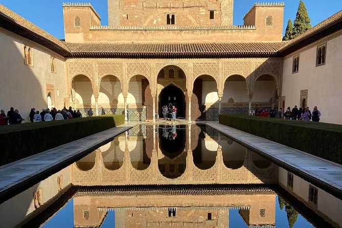 Alhambra Tour & Ticket: Nasrid Palaces, Alcazaba & Generalife - Guided Tour Experience