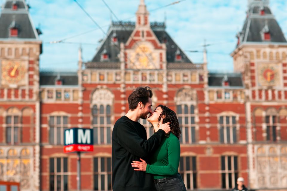 Amsterdam: Professional Photoshoot at Centraal Station - What to Expect