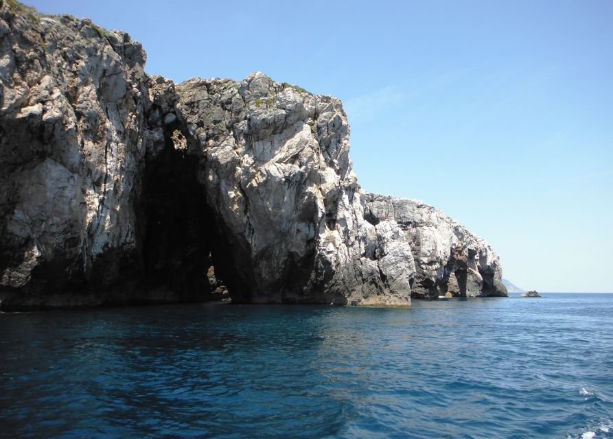 Arrábida: Ribeira Do Cavalo Beaches and Caves Boat Tour - Taking in History