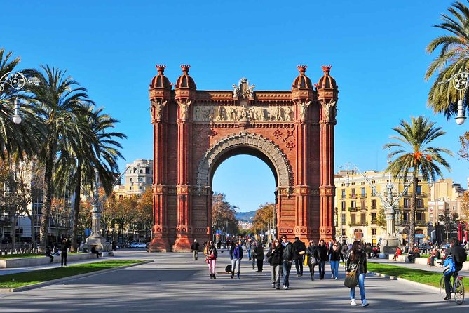 Barcelona Bike Highlights & Sagrada Familia Small Group Tour - Explore Barcelona by Bicycle