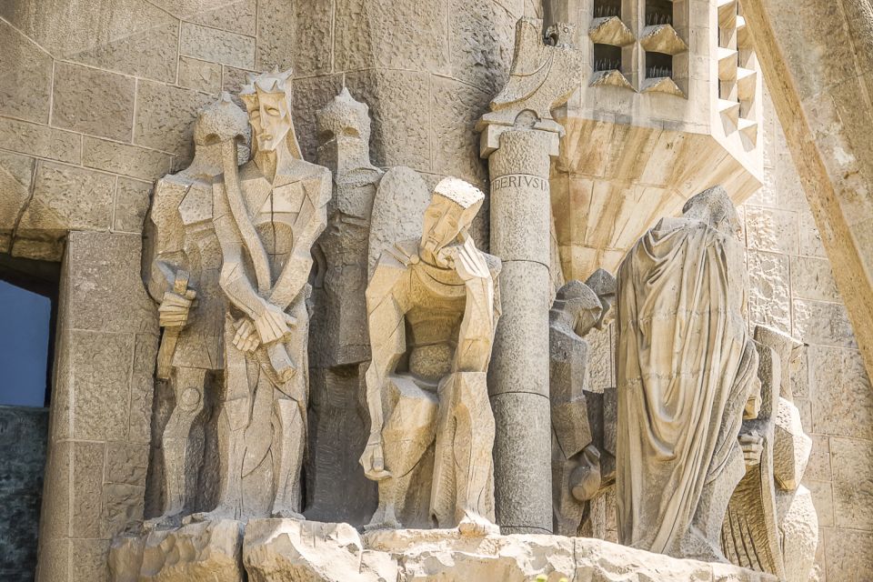 Barcelona: Sagrada Familia and City Tour With Hotel Pickup - Inclusions and Exclusions