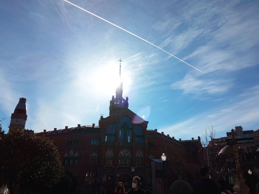 Barcelona: Sant Pau and Casa Batllo Guided Tour - Tour Inclusions and Accessibility