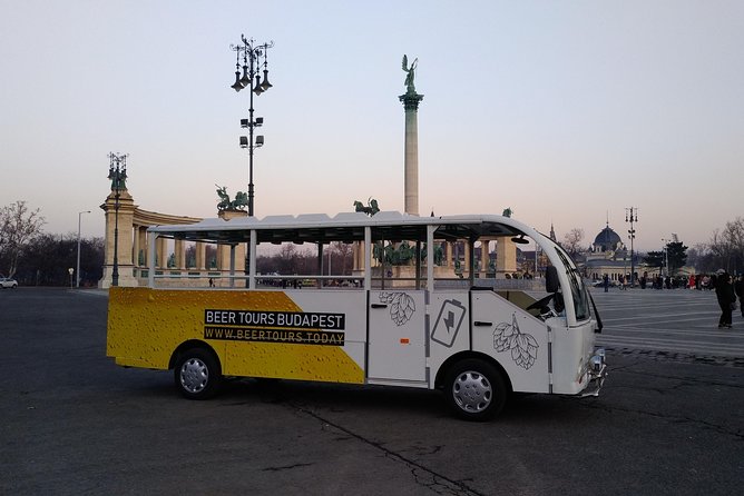 BeerBus Budapest - Sightseeing Partytour - Experiencing the Festive Music