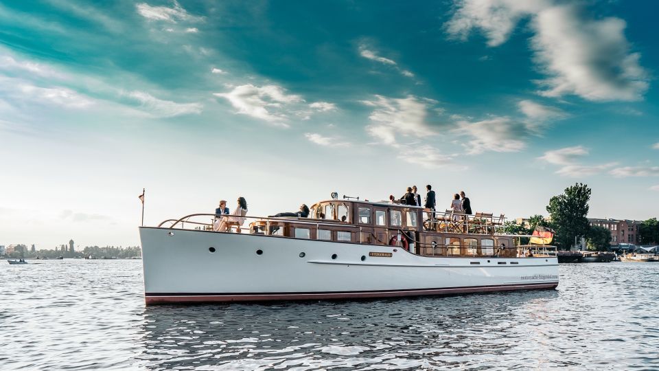 Berlin: Electric Yacht Cruise With 4-Course Dinner - Spree Rivers Breathtaking Transformation