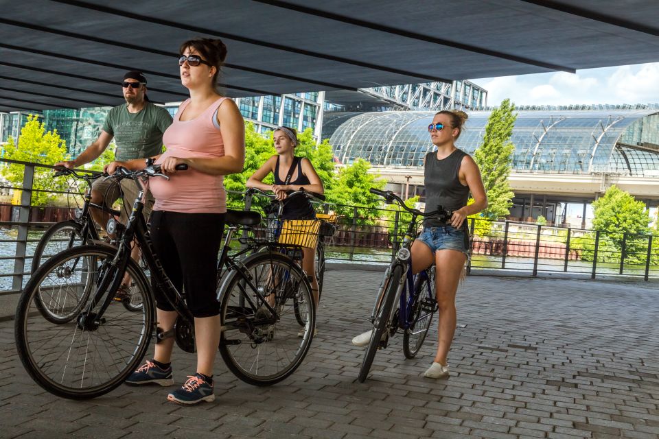 Berlin: Sights and Highlights Bike Tour With a Local Guide - Government District Insights