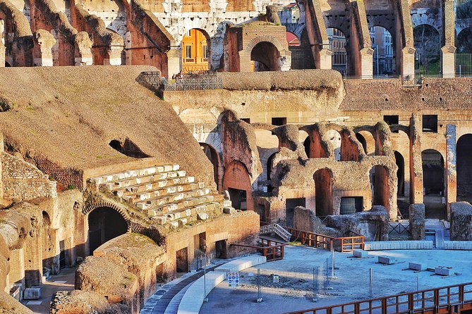 Best Colosseum, Palatine Hill and Roman Forum Guided Tour - Exploring the Colosseum