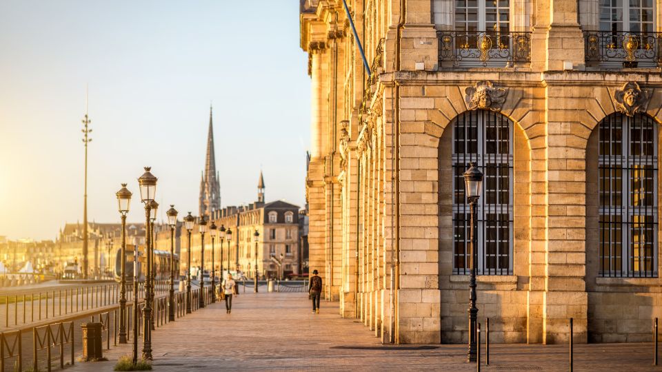 Bordeaux: City Highlights & Self-Guided Scavenger Hunt Tour - Exploring Bordeauxs Highlights