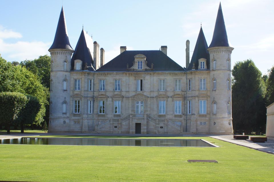 Bordeaux: Medoc Tour in a Small Group (Luxury Mercedes Eqv) - Lunch at a Local Restaurant