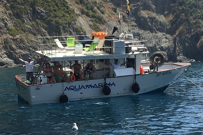 Cinque Terre Lunch Boat Tour - Lunch and Beverages