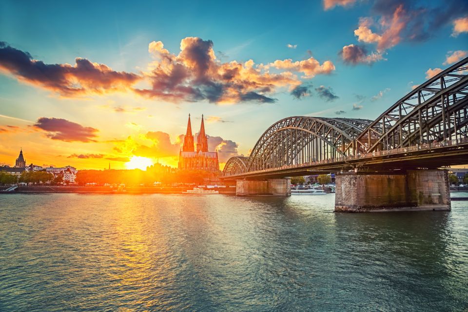 Cologne: Highlights Self-Guided Scavenger Hunt & Tour - Discover Heinzelmannchenbrunnen