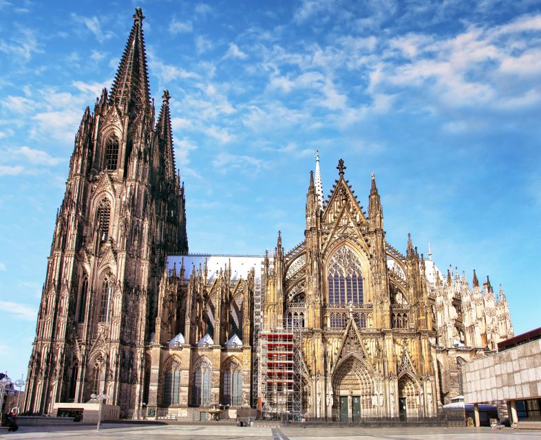 Cologne: Melaten Cemetery With Old Town Private Tour - Group Size and Languages