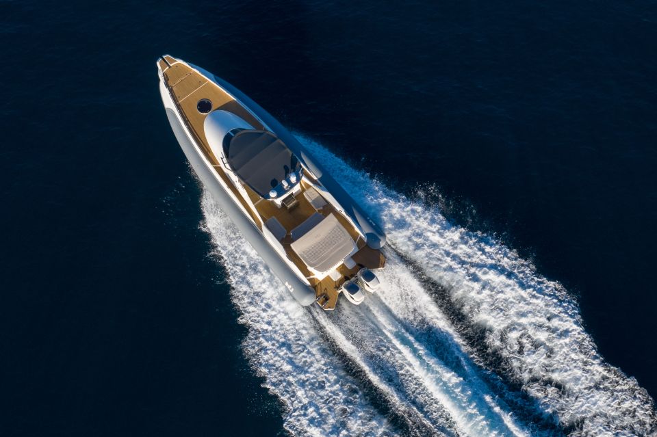 Corralejo: Speedboat Cruise to Beaches With Fruit and Drinks - Views of Las Dunas Natural Park