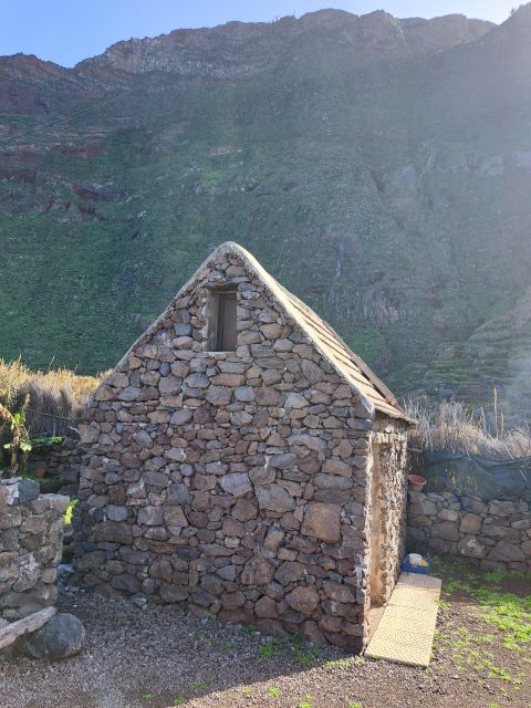 EAST Madeira:,Peaks, Forest Walk,Thatched Roofs, Rum Factory - Frequently Asked Questions