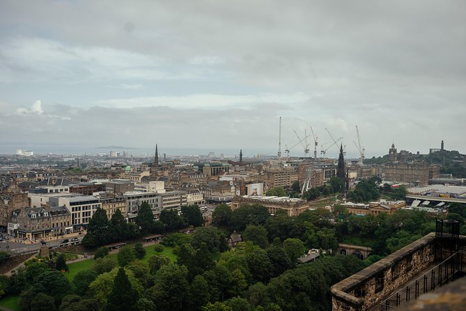 Edinburgh Castle PRIVATE TOUR With Ticket & Guide Included - Personalizing the Castle Experience