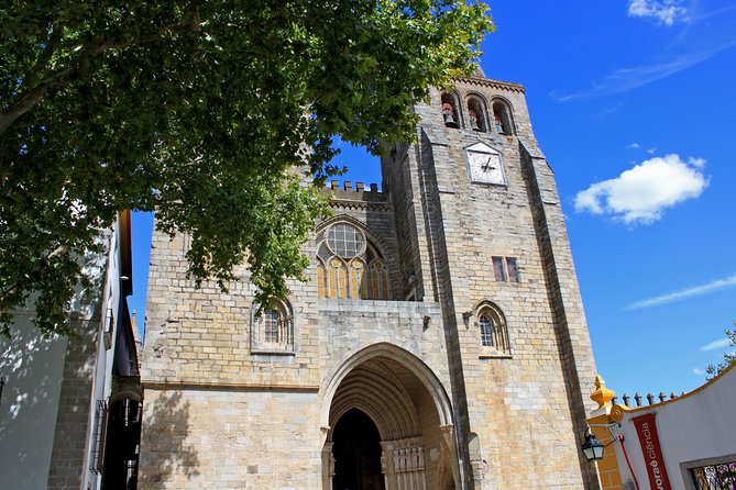 Évora & Arraiolos Small-Group Full Day Tour - Visiting the Almendres Cromlech