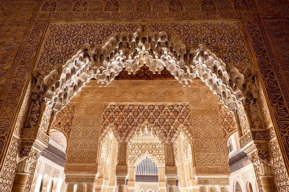 Fast-Track Alhambra & Nasrid Palaces Guided Tour - Highlights of the Tour