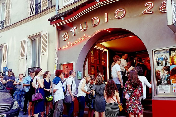 French Films With English Subtitles in Paris - Nearby Public Transportation Options