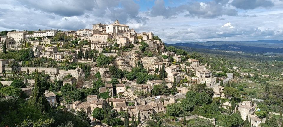 From Aix-en-Provence: Luberon Perched Villages Guided Tour - Hotel Pickup and Drop-off Options