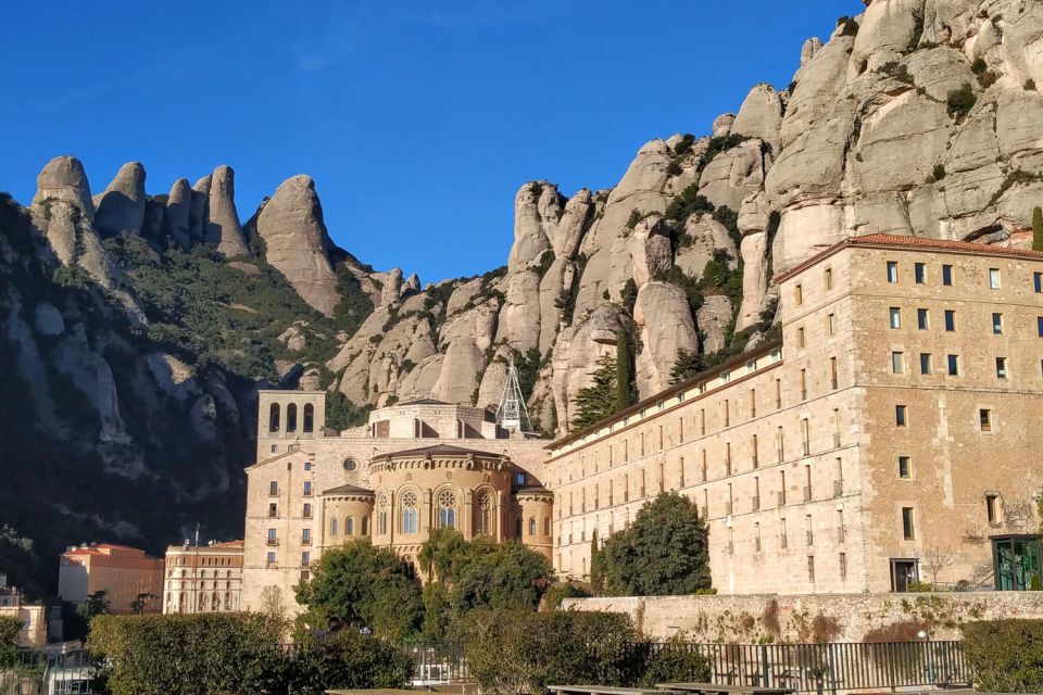 From Barcelona: Montserrat Private Guided Tour and Cable Car - Getting to Montserrat