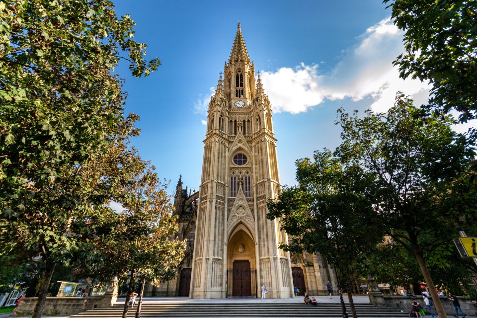 From Bilbao: Day Trip to San Sebastian With Guided Tour - La Concha Bay Stroll