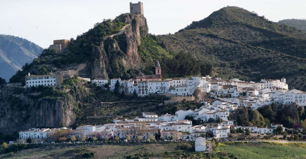 From Cadiz: Private White Villages and City Guided Tour - Barrio Del Pópulo