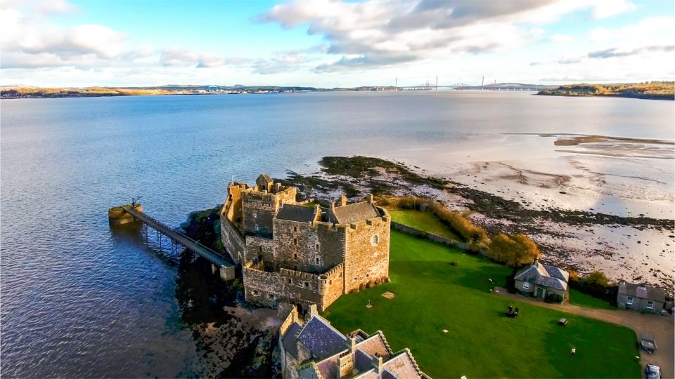 From Edinburgh: The Outlander Experience Guided Tour - Blackness Castle Visit