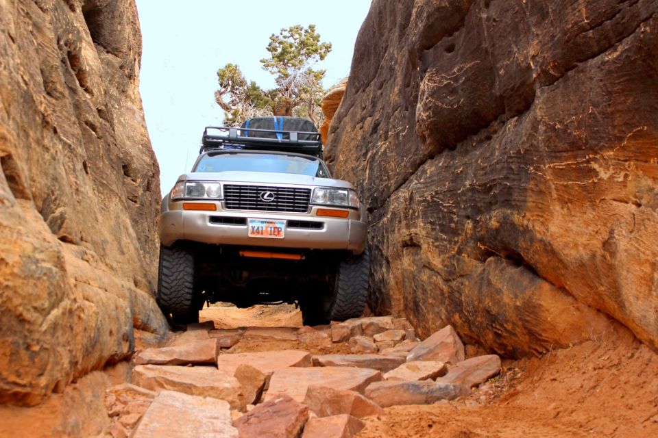 From Moab: Canyonlands Needle District 4x4 Tour - Traversing 4x4 Trails