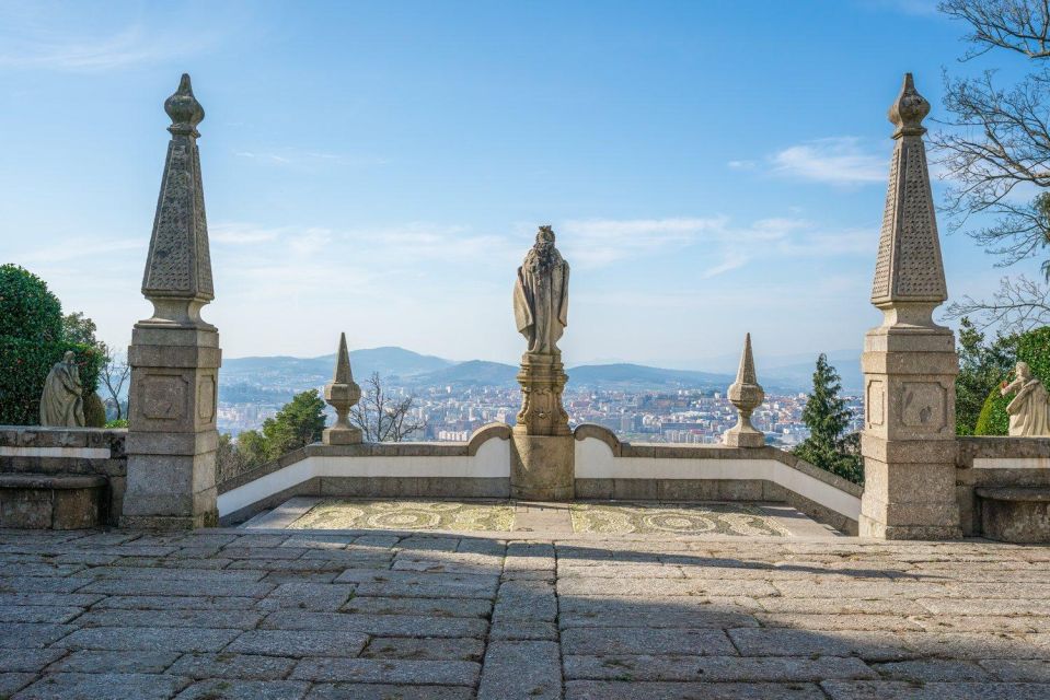 From Porto: 1-day MINHO / Guimarães - Braga Tour - Guimarães Castle