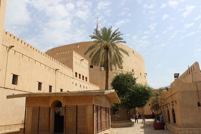 Full Day Tour to Nizwa Souq, Castle & Fort, Barakat Al Mouz - Exploring Nizwa Castle and Fort