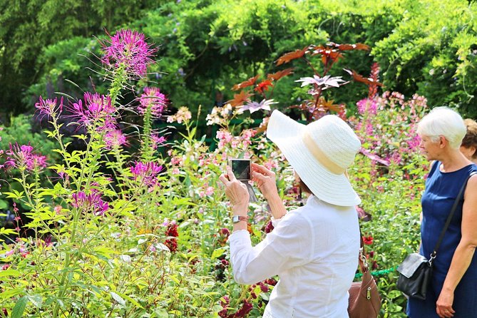 Giverny and Monets Garden Half-Day Trip From Paris - Return to Paris