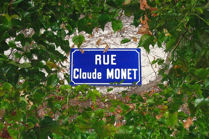 Giverny Monet'S House and Gardens Half Day Tour From Paris - Accessibility and Group Size