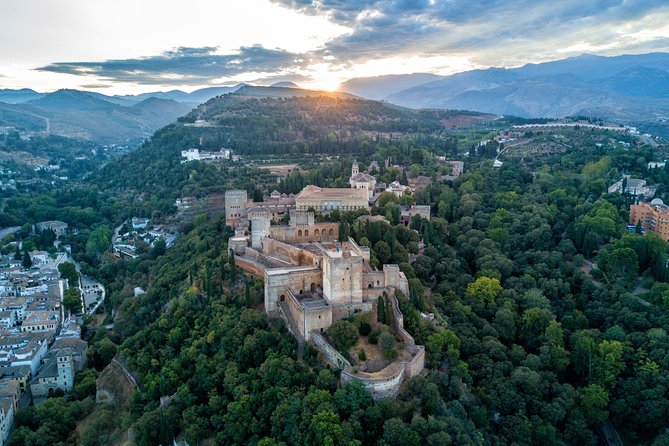 Granada Full Day: the Complete Alhambra + the Albaicin and Sacromonte - 14th and 15th Century Landmarks