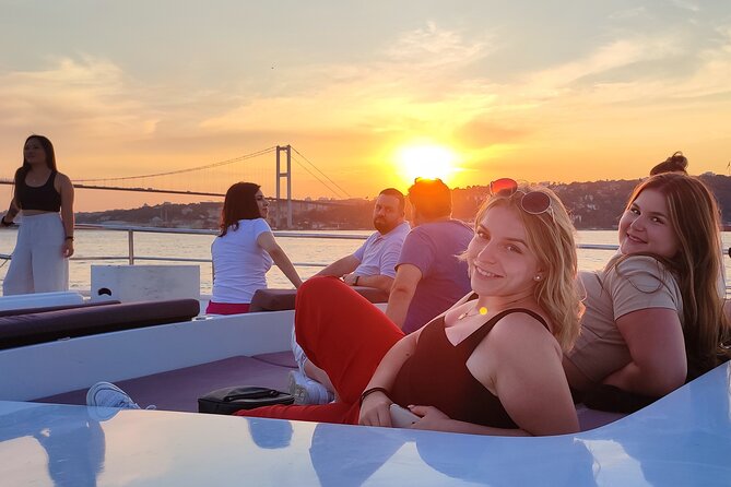 Guided Bosphorus Sunset Cruise on Luxurious Yacht - Small Group Cruise - Group Size and Accessibility