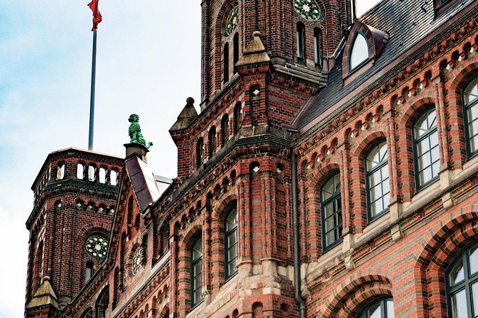 Hamburg Private Guided Tour - Getting to the Meeting Point