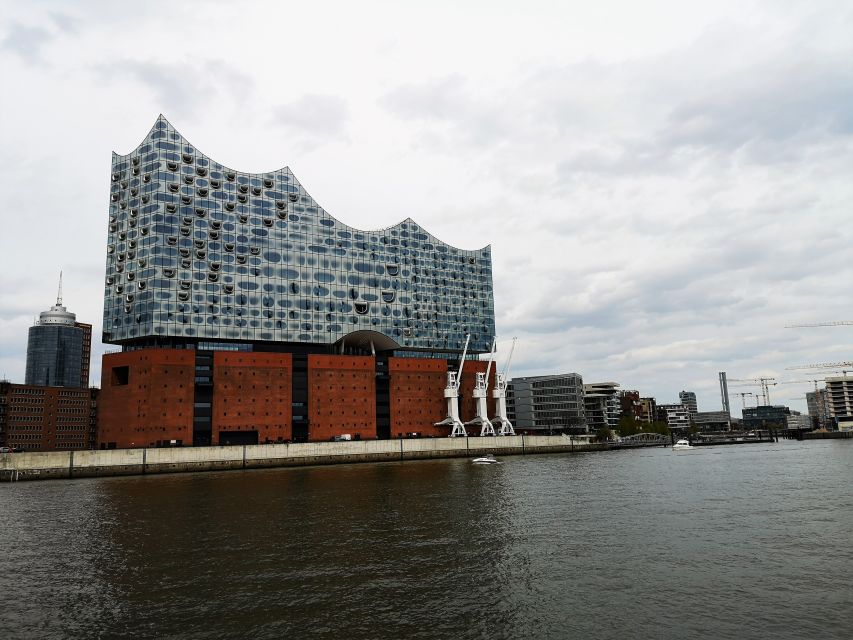 Hamburg Waterkant - a Modern Scavenger Hunt Tour. - Discovering Elbphilharmonie