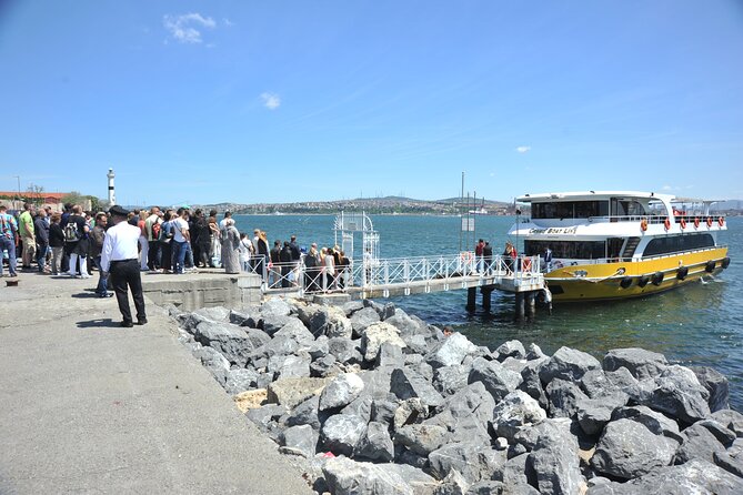 Istanbul: Bosphorus and Golden Horn Cruise With Audio Guide - Accessibility and Transportation