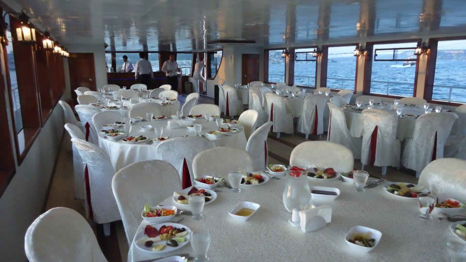 Istanbul Bosphorus Cruise With Dinner and Entertainment - Dining and Entertainment