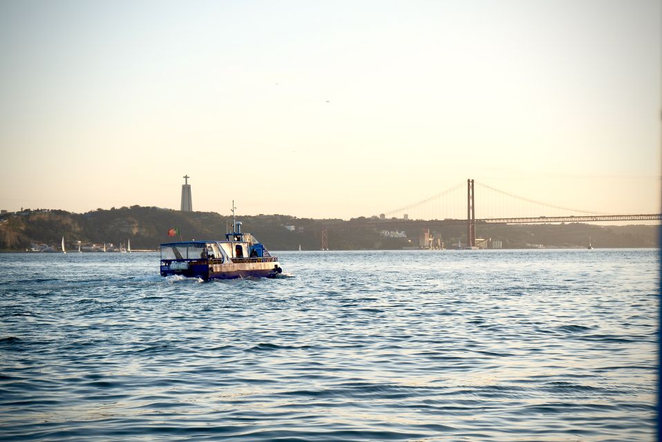 Lisbon: Boat Cruise With Live Fado Performance and a Drink - Live Fado Performance