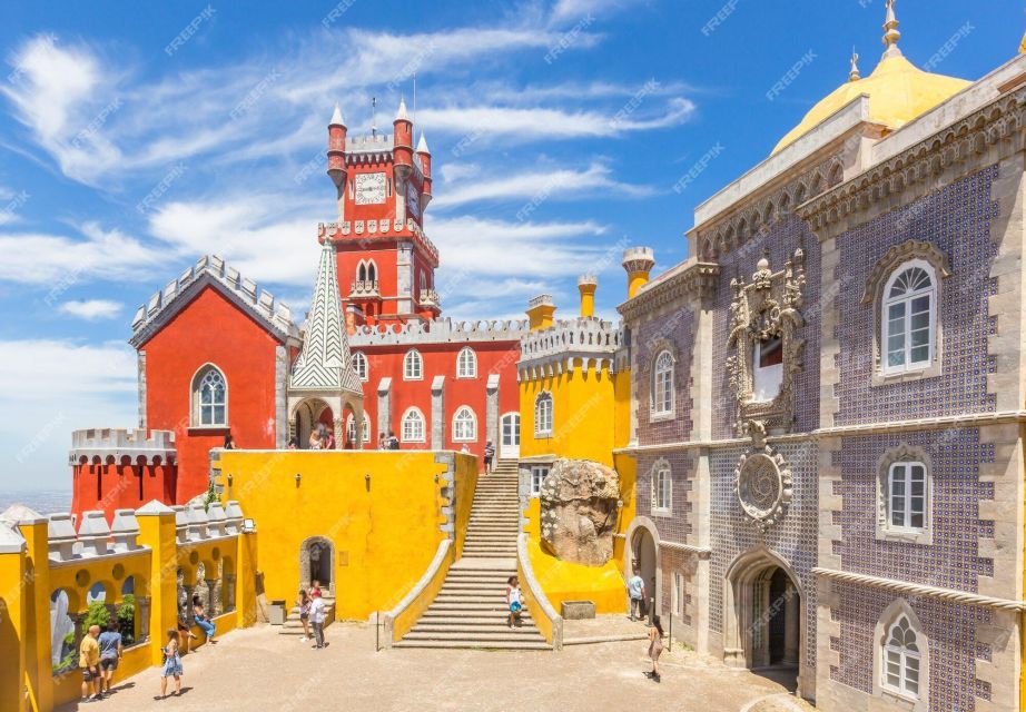 Lisbon: Pena Palace, Sintra Center & Cascais Private Tour - Cascais Exploration