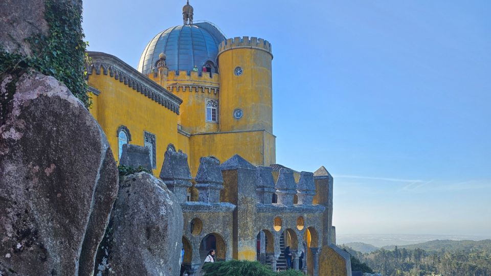 Lisbon: Sintra (w/ Pena Palace), Cascais and Cabo Roca Tour! - Discovering Cascais