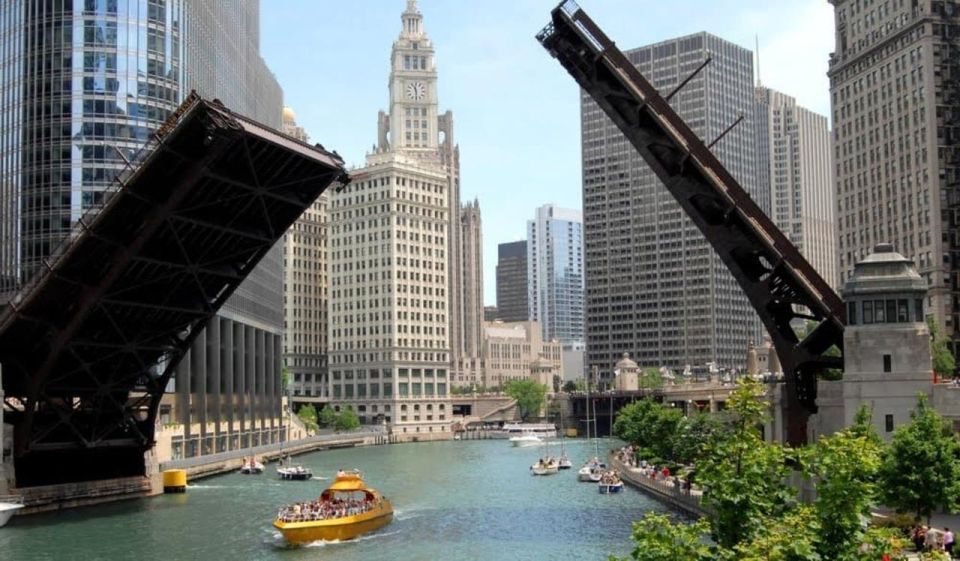 Love Is in the Windy City – Chicago Walking Tour - Discovering Cloud Gate